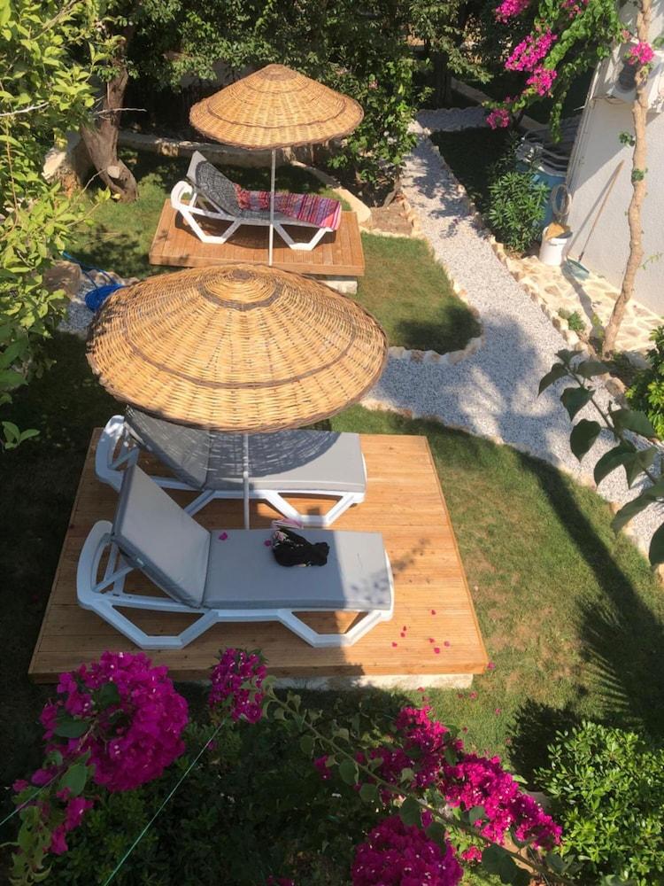 Golden Lighthouse Hotel 2*